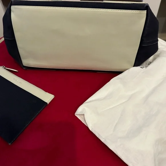 Balenciaga Small Navy Cabas Tote. - Picture 8 of 11